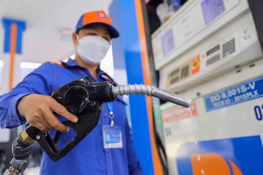 Giá xăng, dầu đồng loạt giảm mạnh