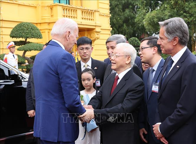 Tổng Bí thư Nguyễn Phú Trọng đón Tổng thống Hoa Kỳ Joe Biden. Ảnh: Trí Dũng/TTXVN Tổng Bí thư Nguyễn Phú Trọng đón Tổng thống Hoa Kỳ Joe Biden. Ảnh: Trí Dũng/TTXVN