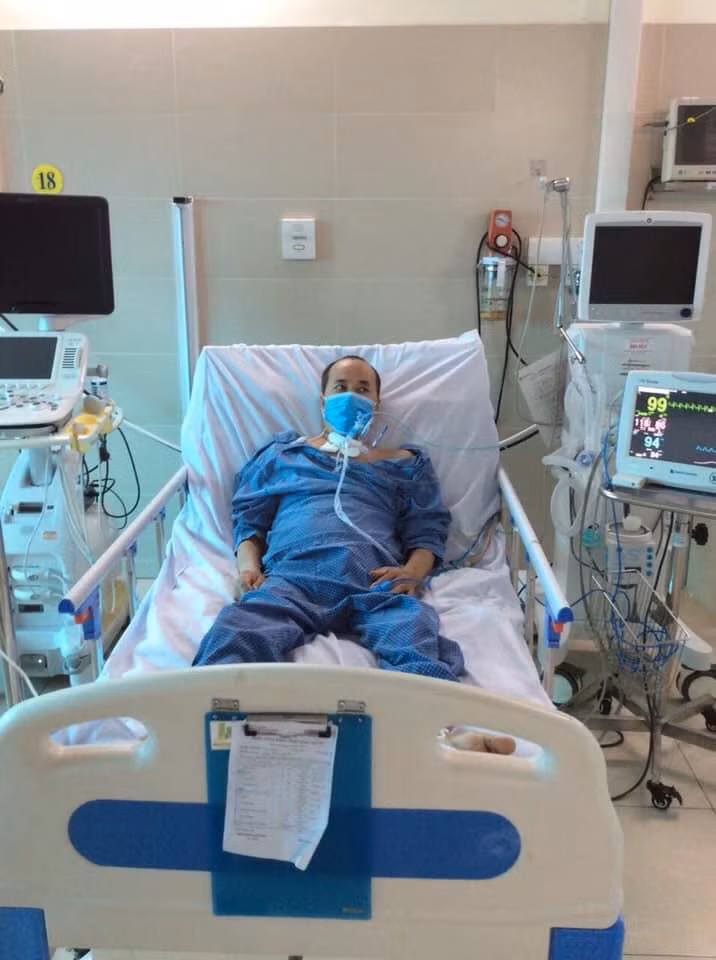 3 ngày đầu, tình trạng bệnh nhân vẫn nguy kịch. Các chỉ số về ôxy, huyết động và đặc biệt tình trạng rối loạn đông máu chưa được kiểm soát, phải theo dõi sát sao và điều chỉnh liên tục.