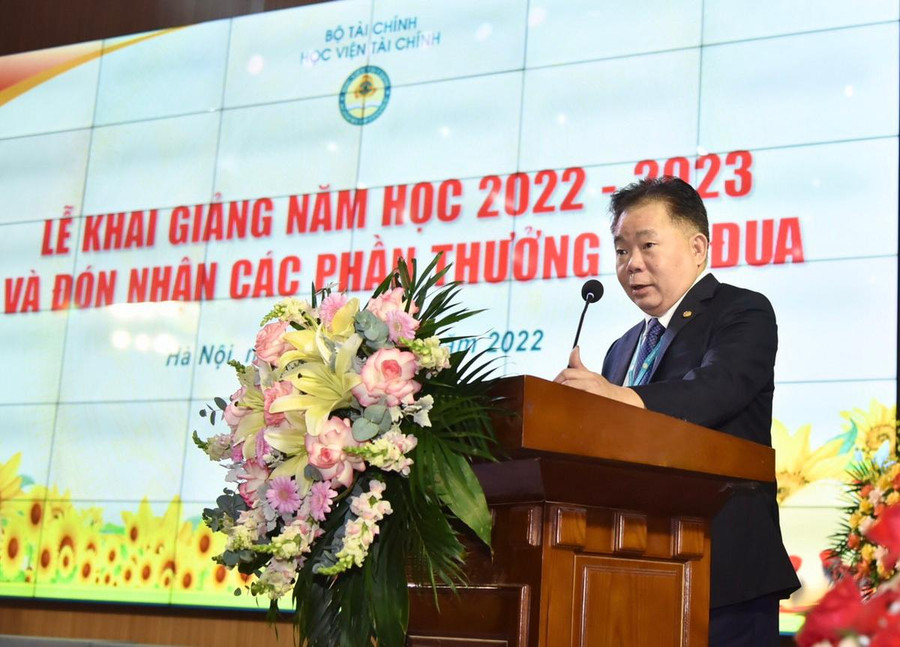 PGS.TS Nguyễn Trọng Cơ - Giám đốc Học viện Tài chính phát biểu tại lễ khai giảng năm học mới PGS.TS Nguyễn Trọng Cơ - Giám đốc Học viện Tài chính phát biểu tại lễ khai giảng năm học mới