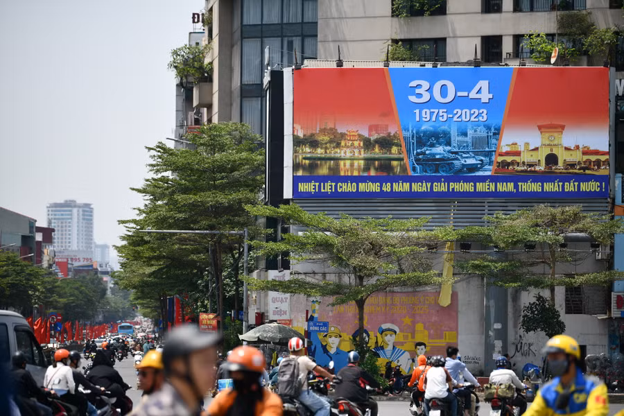 Đây là dịp quan trọng để người dân Hà Nội cùng các du khách đến thăm Thủ đô có thể chiêm ngưỡng vẻ đẹp lộng lẫy của ngày lễ, đồng thời bày tỏ lòng biết ơn sâu sắc đến bậc cha ông đã hy sinh nhằm đem lại độc lập, tự do và hạnh phúc cho đất nước. Đây là dịp quan trọng để người dân Hà Nội cùng các du khách đến thăm Thủ đô có thể chiêm ngưỡng vẻ đẹp lộng lẫy của ngày lễ, đồng thời bày tỏ lòng biết ơn sâu sắc đến bậc cha ông đã hy sinh nhằm đem lại độc lập, tự do và hạnh phúc cho đất nước.