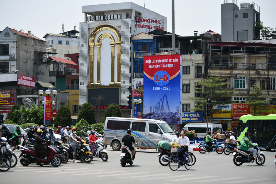 Tấm pano chào mừng được đặt trên phố Xã Đàn. Tấm pano chào mừng được đặt trên phố Xã Đàn.