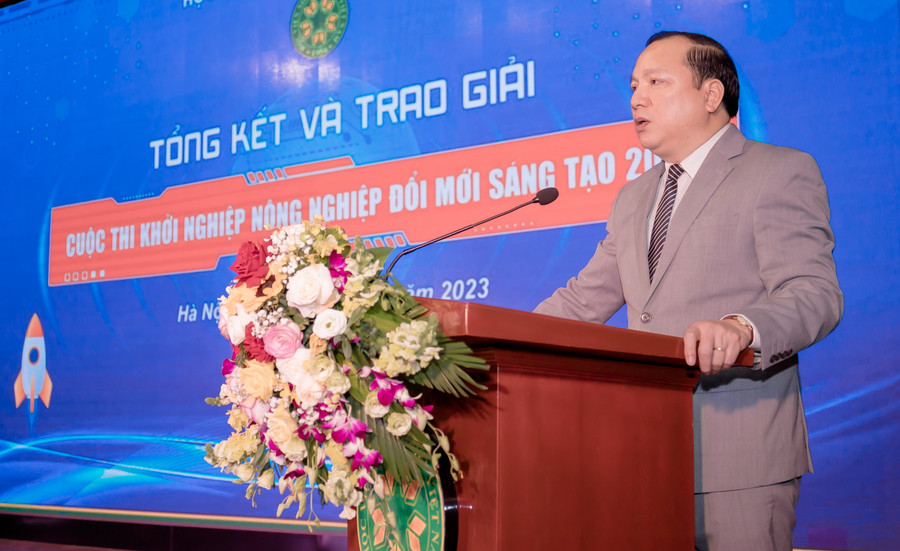 TS Vũ Ngọc Huyên phát biểu tại lễ trao giải. TS Vũ Ngọc Huyên phát biểu tại lễ trao giải.