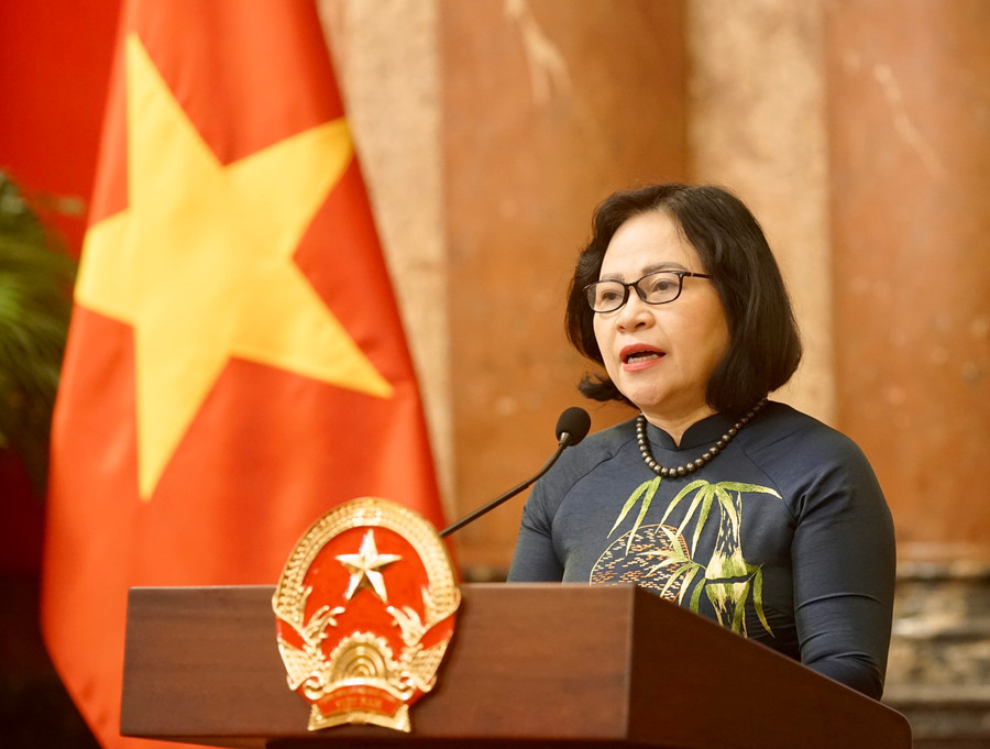 Thứ trưởng Bộ GD&ĐT Ngô Thị Minh phát biểu tại buổi gặp mặt, tuyên dương đoàn học sinh đoạt giải Olympic và Khoa học kỹ thuật quốc tế năm 2023 - chiều 15/12. Thứ trưởng Bộ GD&ĐT Ngô Thị Minh phát biểu tại buổi gặp mặt, tuyên dương đoàn học sinh đoạt giải Olympic và Khoa học kỹ thuật quốc tế năm 2023 - chiều 15/12.