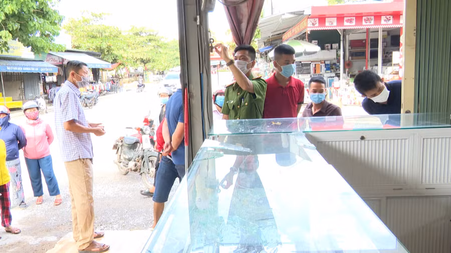 Hiện trường tiệm vàng Kim Bình bị kẻ gian đột nhập.