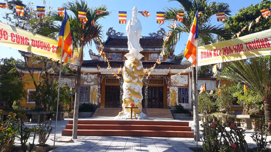 Các chùa Hưng Quang, Hưng Long (xã Tam Xuân 1, huyện Núi Thành, Quảng Nam) vắng phật tử giữa mùa dịch Covid-19.