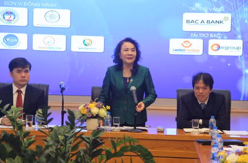 Thứ trưởng Nguyễn Thị Nghĩa chủ trì buổi gặp gỡ báo chí