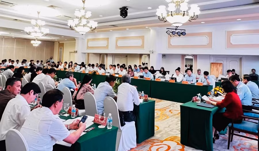 Quang cảnh hội nghị sáng 23/6