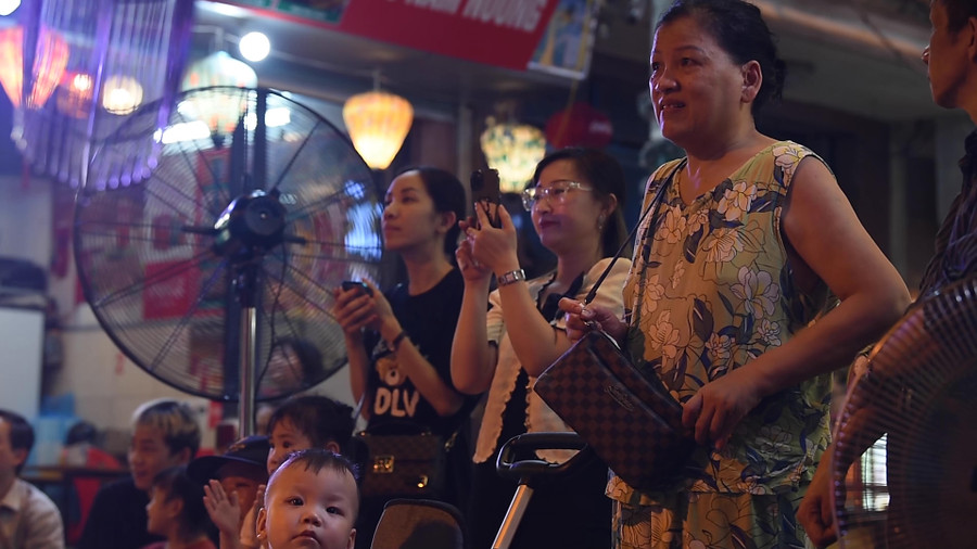 Hoạt động thu hút được sự quan tâm, ủng hộ của người dân và du khách. Hoạt động thu hút được sự quan tâm, ủng hộ của người dân và du khách.