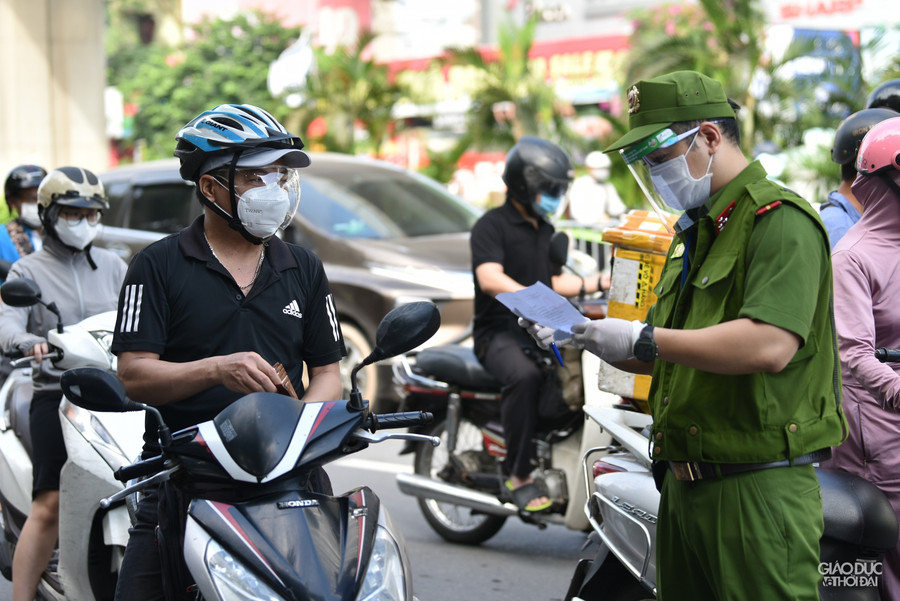 Tại tổ công tác số 7, phụ trách quận Thanh Xuân, Hà Đông từ sáng lực lượng chức năng đã mặt để làm nhiệm vụ.