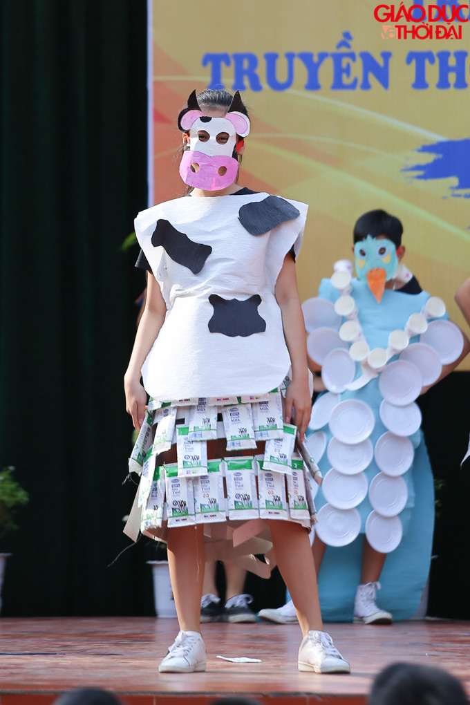 Bộ đồ được lấy ý tưởng từ những vỏ hộp sữa.