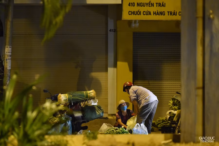 Những mặt hàng chủ yếu tại nơi đây là rau, củ, quả...