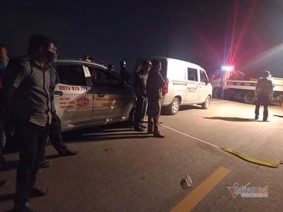 Hiện trường vụ tai nạn giao thông khiến 4 em học sinh thương vong trên cầu Lai Phước 2 chiều 25/2. Ảnh: Vietnamnet