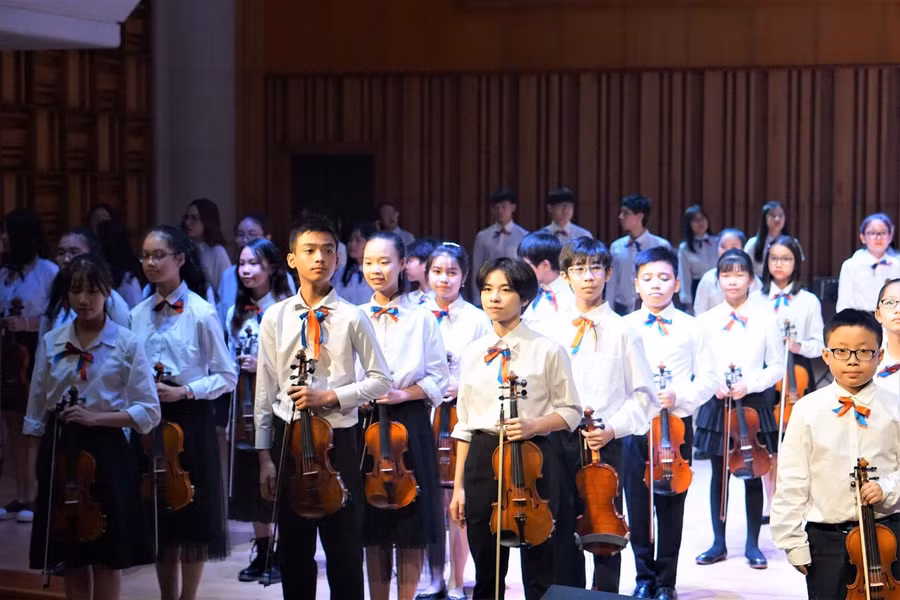 Thế hệ tiếp nối tại Khoa Dây - Học viện âm nhạc quốc gia Việt Nam tham gia biểu diễn