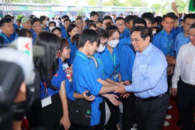 Thủ tướng Chính phủ đối thoại với thanh niên vào tháng 3/2023.