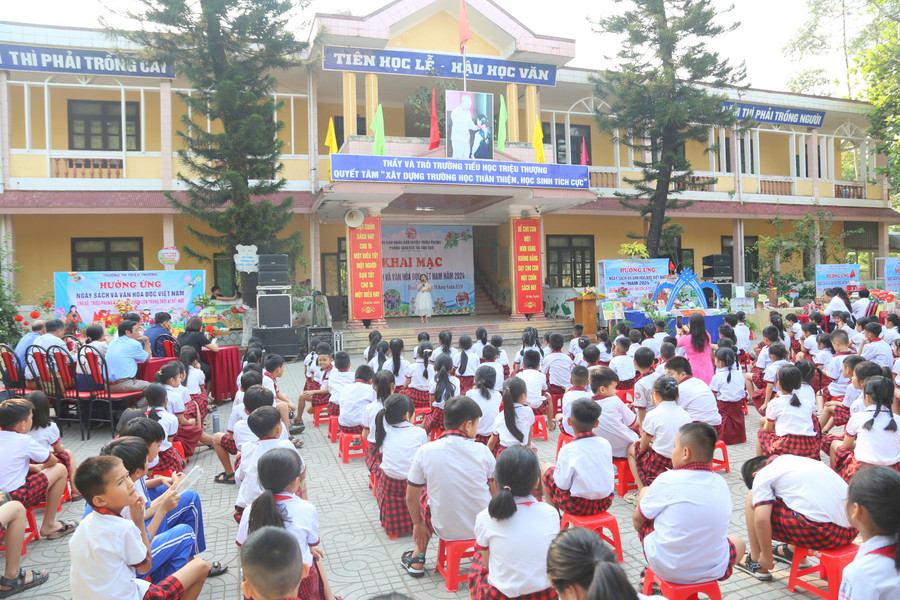 Ngày sách và văn hóa đọc được tổ chức tại Trường Tiểu học Triệu Thượng, huyện Triệu Phong. Ngày hội sách có sự tham dự của ông Nguyễn Hoàn, Phó giám đốc Sở TT&amp;TT; ông Nguyễn Thành Vũ, Phó chủ tịch UBND huyện Triệu Phong và lãnh đạo các Phòng ban; bà Nguyễn Thị Phước Hòa, Trưởng Phòng GD&amp;ĐT cùng cán bộ, giáo viên và học sinh.