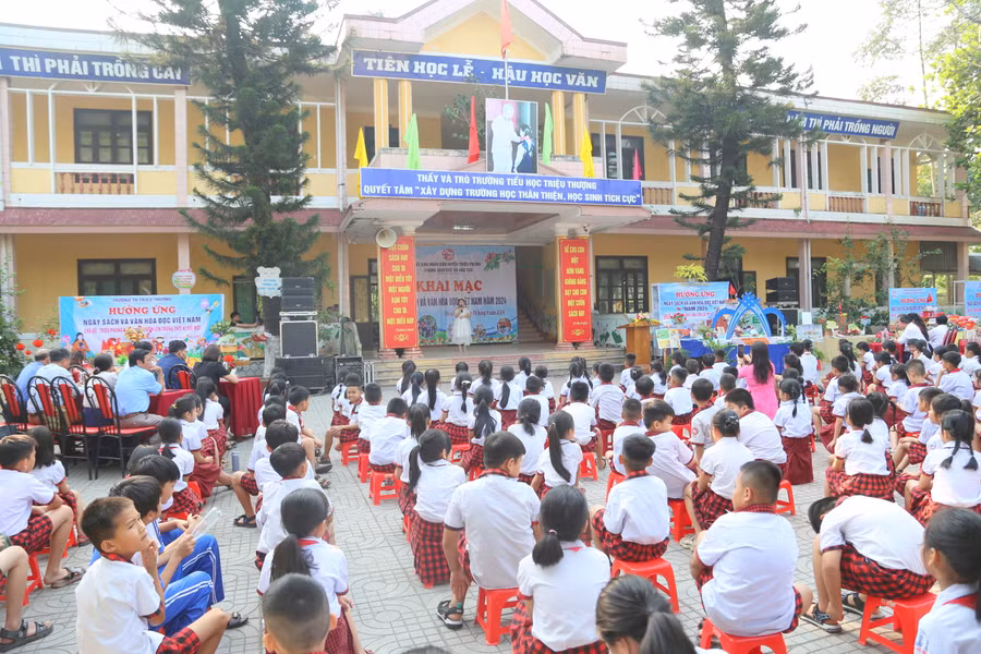 Ngày sách và văn hóa đọc được tổ chức tại Trường Tiểu học Triệu Thượng, huyện Triệu Phong. Ngày hội sách có sự tham dự của ông Nguyễn Hoàn, Phó giám đốc Sở TT&amp;TT; ông Nguyễn Thành Vũ, Phó chủ tịch UBND huyện Triệu Phong và lãnh đạo các Phòng ban; bà Nguyễn Thị Phước Hòa, Trưởng Phòng GD&amp;ĐT cùng cán bộ, giáo viên và học sinh.