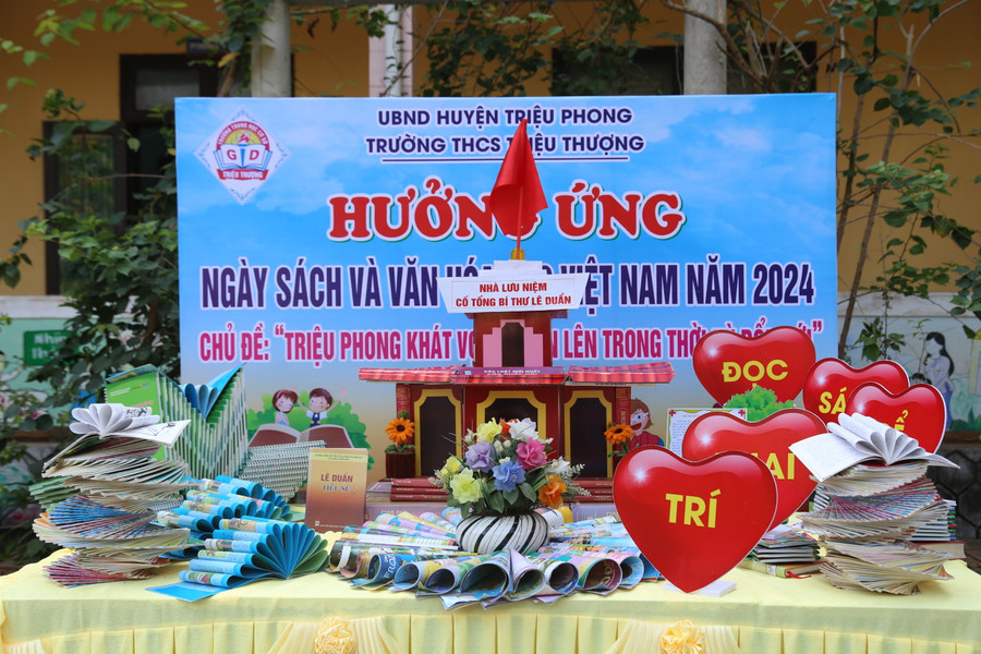Tại ngày hội, các trường Tiểu học, THCS trên địa bàn đã xây dựng các mô hình sách ấn tượng để hưởng ứng ngày Sách và Văn hóa đọc Việt Nam 2024 do huyện Triệu Phong phát động.