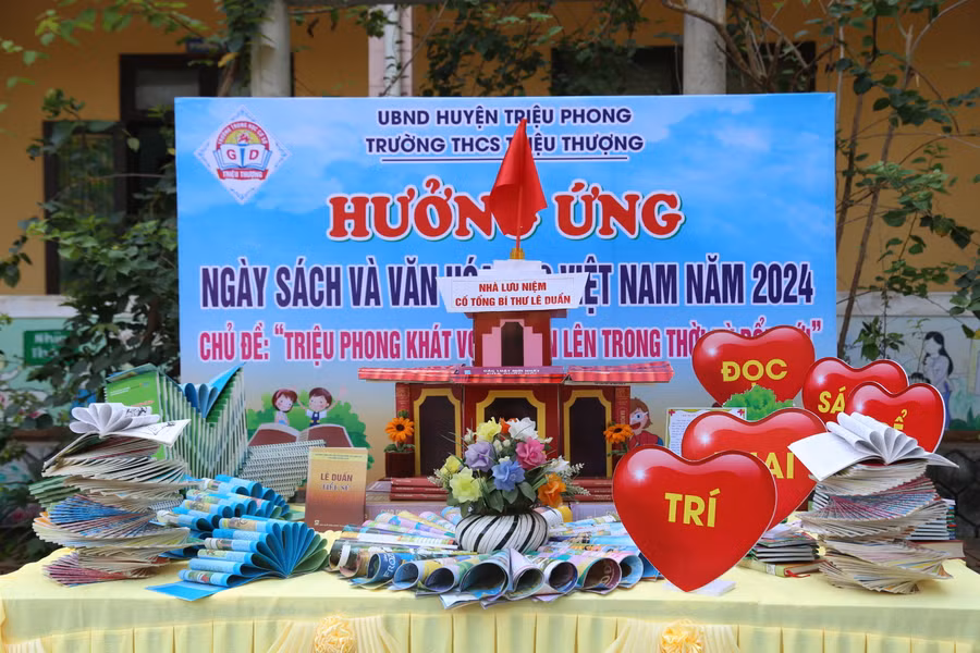 Tại ngày hội, các trường Tiểu học, THCS trên địa bàn đã xây dựng các mô hình sách ấn tượng để hưởng ứng ngày Sách và Văn hóa đọc Việt Nam 2024 do huyện Triệu Phong phát động.