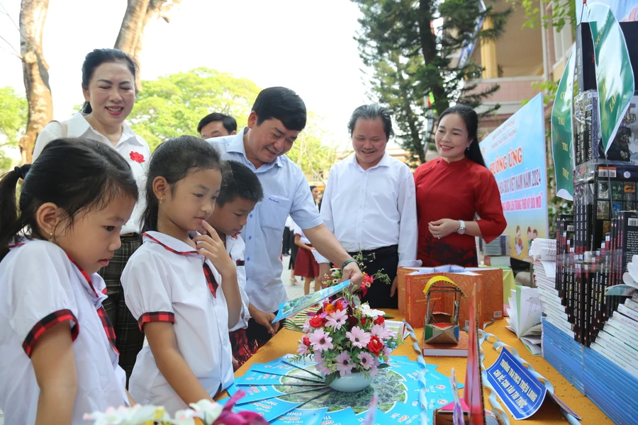 Học sinh trên quê hương cố Tổng Bí thư Lê Duẩn hào hứng tham gia ngày hội đọc sách.