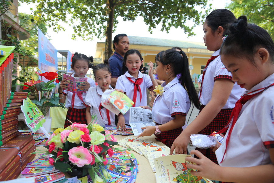 Các hoạt động hưởng ứng Ngày Sách và Văn hóa đọc Việt Nam năm 2024 được tổ chức tại Trường TH Triệu Thượng không chỉ đem lại không gian văn hoá thú vị, vui tươi, bổ ích cho những ai yêu quý sách mà còn tạo điều kiện tốt nhất giúp cán bộ, nhân dân, đặc biệt các em học sinh trên địa bàn huyện quan tâm hơn nữa đến văn hóa đọc.