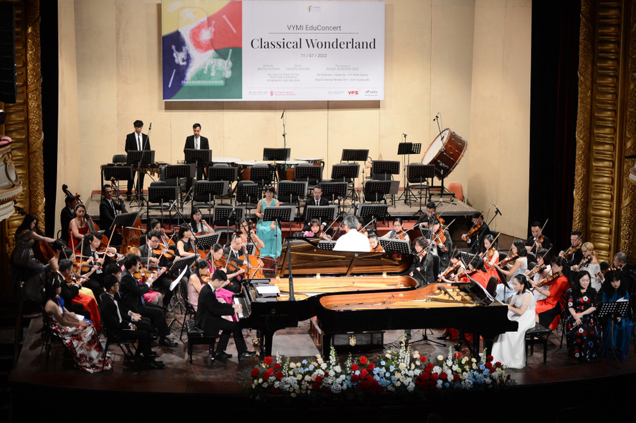 Hòa nhạc Giáo dục “Classical Wonderland” diễn ra tại Nhà hát Lớn (Hà Nội).