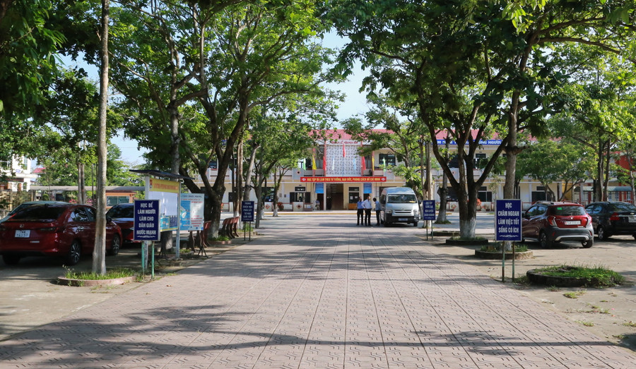 Khung cảnh bên trong khu vực thi. Khung cảnh bên trong khu vực thi.