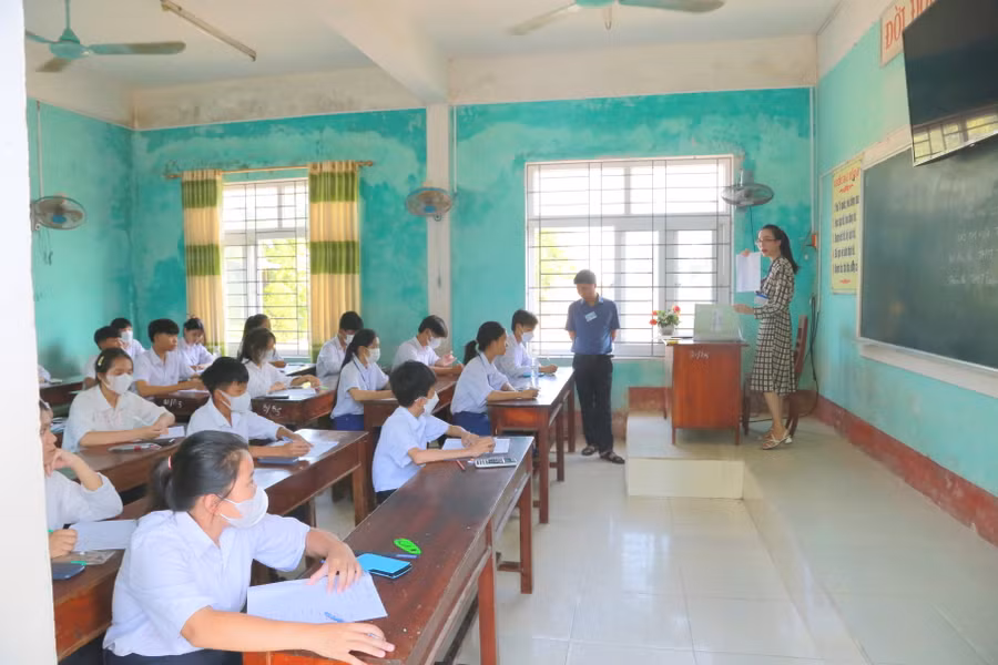 Thí sinh Quảng Trị hoàn thành môn thi đầu tiên kỳ thi vào lớp 10 