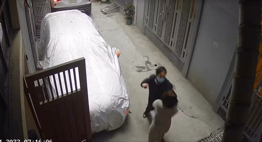 Hình ảnh vụ xô sát được camera an ninh ghi lại.