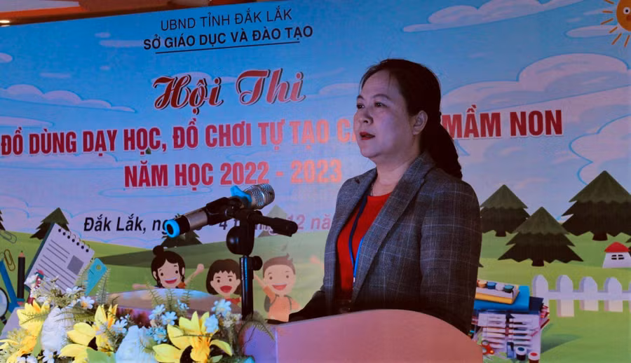 Phó Giám đốc Sở GD&amp;ĐT Lê Thị Kim Oanh phát biểu khai mạc Hội thi.