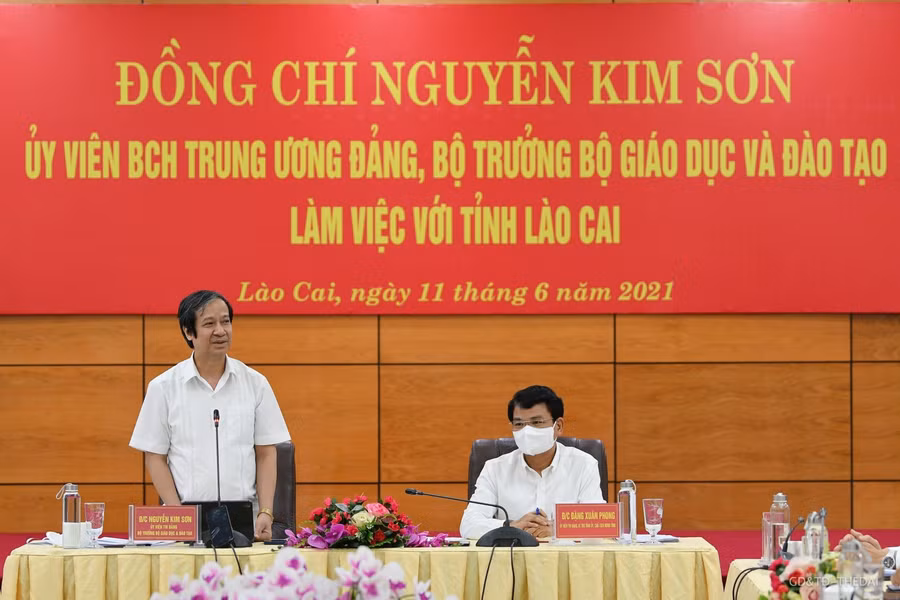 Bộ trưởng Nguyễn Kim Sơn phát biểu tại buổi làm việc.