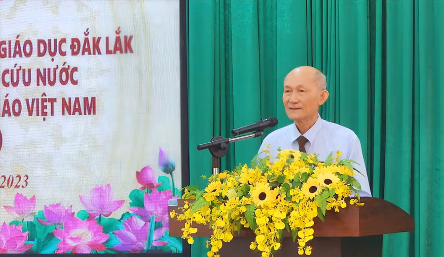 Ông Hà Ngọc Đào - nguyên Giám đốc Sở GD&ĐT, Chủ tịch Hội Cựu giáo chức tỉnh, Trưởng ban liên lạc giáo viên thời kỳ chống Mỹ cứu nước tỉnh Đắk Lắk. (Ảnh: Thành Tâm)