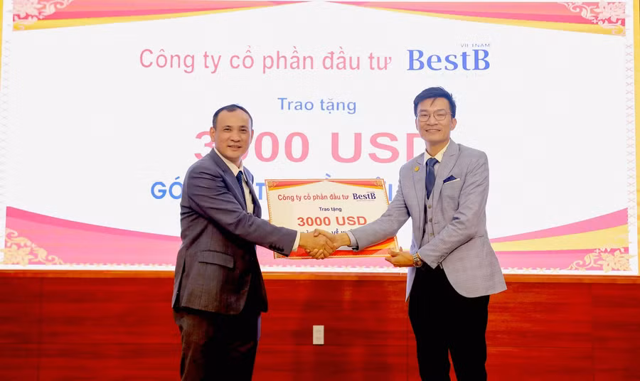 Ông Phạm Anh Cường, Chủ tịch kiêm Tổng giám đốc quỹ đầu tư khởi nghiệp sáng tạo đã tài trợ cho Nhà trường gói đào tạo về khởi nghiệp trị giá 3.000 Đô la Mỹ