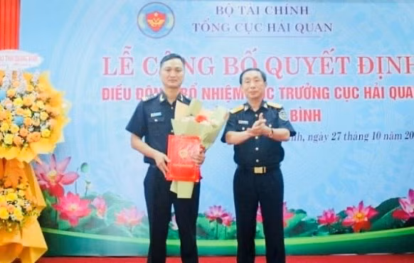 Lãnh đạo Tổng cục Hải quan trao quyết định bổ nhiệm Cục trưởng Cục Hải quan Quảng Bình.
