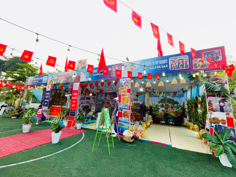 Hình ảnh tươi đẹp về đất nước Việt Nam được lồng ghép khéo léo tại các gian trại. Điều này ít nhiều giúp các thế hệ học sinh hiểu, yêu và tự hào hơn về nguồn cội của mình. Hình ảnh tươi đẹp về đất nước Việt Nam được lồng ghép khéo léo tại các gian trại. Điều này ít nhiều giúp các thế hệ học sinh hiểu, yêu và tự hào hơn về nguồn cội của mình.
