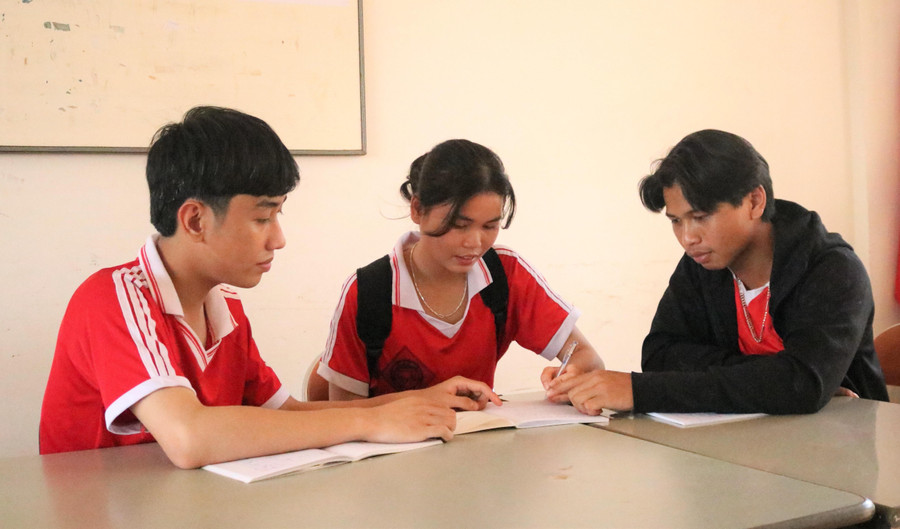 Các Sở, ban ngành tỉnh Gia Lai chú trọng phấn đấu đạt chỉ tiêu đề ra về công tác phân luồng học sinh phổ thông. Các Sở, ban ngành tỉnh Gia Lai chú trọng phấn đấu đạt chỉ tiêu đề ra về công tác phân luồng học sinh phổ thông.