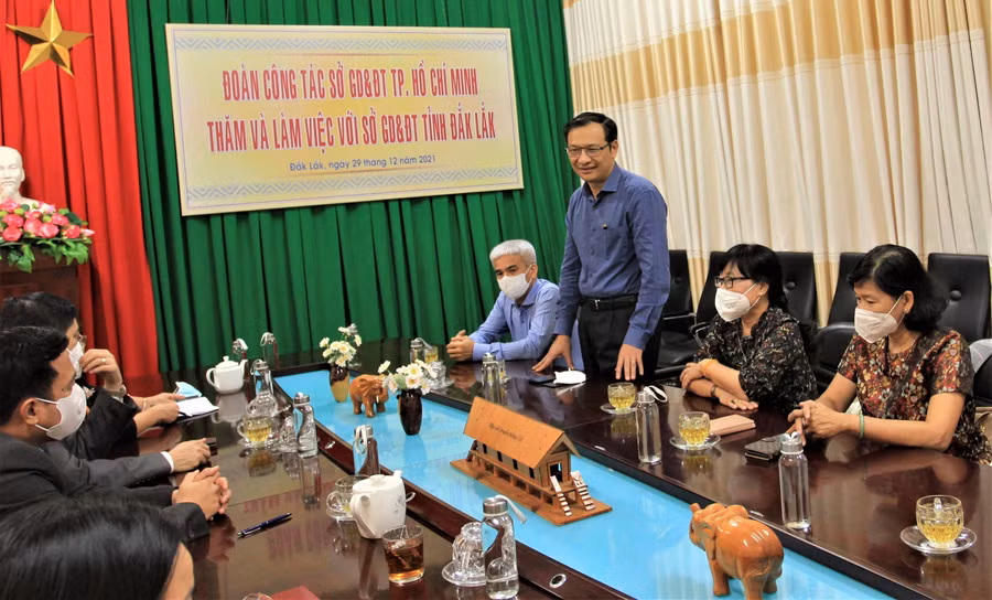 Ông Lê Hoài Nam, Phó Giám đốc Sở GD&amp;ĐT TP HCM phát biểu tại buổi làm việc.