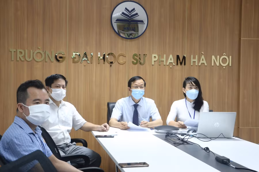 Các đại biểu tham dự tại điểm cầu Trường ĐH Sư phạm Hà Nội