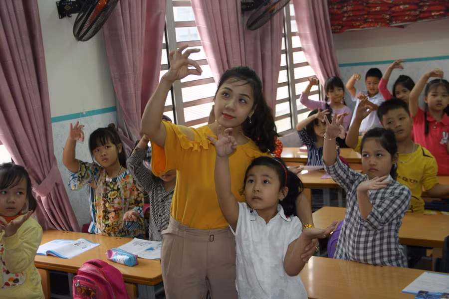 Bộ GD&amp;ĐT dự kiến bỏ quy định tiêu chuẩn đạo đức nghề nghiệp ở từng hạng CDNN và bổ sung quy định đạo đức nghề nghiệp chung cho giáo viên ở tất cả các hạng