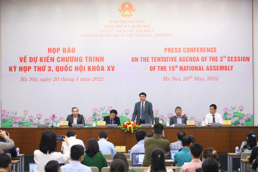 Buổi họp báo do Tổng Thư ký – Chủ nhiệm Văn phòng Quốc hội Bùi Văn Cường chủ trì.