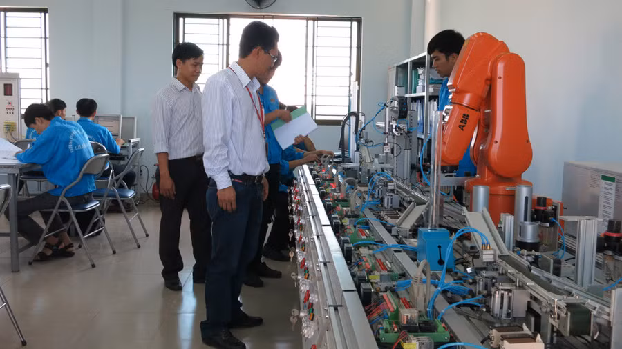 Bộ LĐTBXH trả lời chất vấn về rà soát, sắp xếp các trường nghề