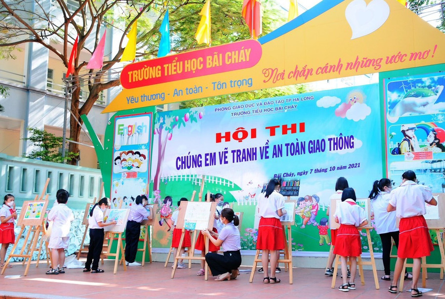 Học mà chơi hấp dẫn các em học sinh tham gia Học mà chơi hấp dẫn các em học sinh tham gia
