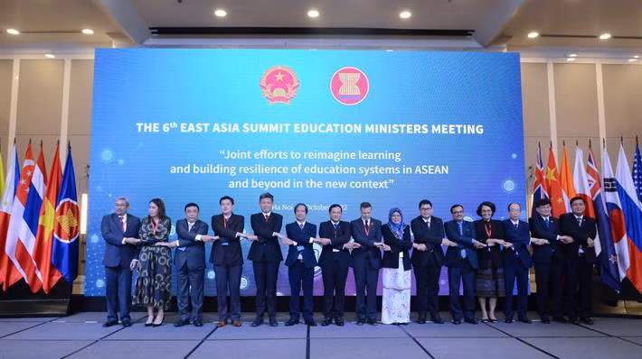 Các đại biểu tại Hội nghị Bộ trưởng Giáo dục cấp cao Đông Á ASEAN - EAS lần thứ 6 do Bộ GD&ĐT Việt Nam đăng cai. 