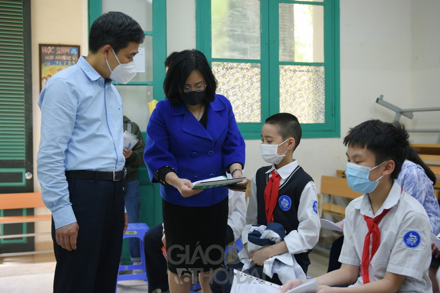 Với các trẻ có bệnh nền, quận Hoàn Kiếm chủ động phối hợp với Bệnh viện Phụ sản Hà Nội để tiêm cho các em.