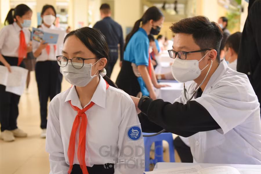 Trong đợt tiêm này, với các trẻ bị mắc Covid-19 trên 3 tháng sẽ thực hiện tiêm vắc xin trước.