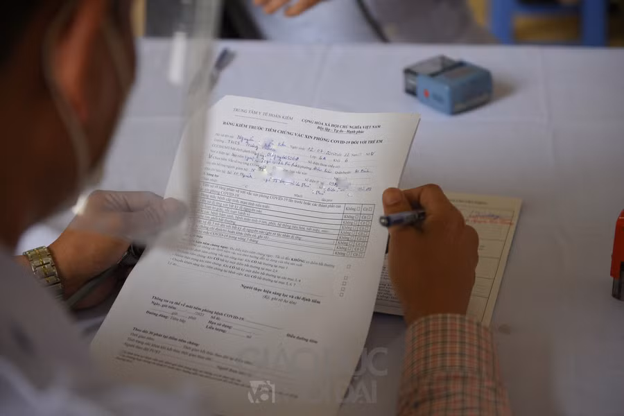 Tiêm vắc xin phòng Covid-19 cho trẻ từ 5 đến dưới 12 tuổi: Kiểm tra cẩn thận từng khâu ảnh 9