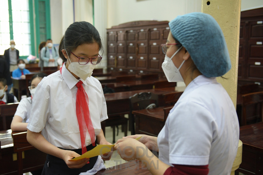 Sau đó sẽ được nhận giấy chứng nhận đã tiêm vắc xin phòng Covid-19.