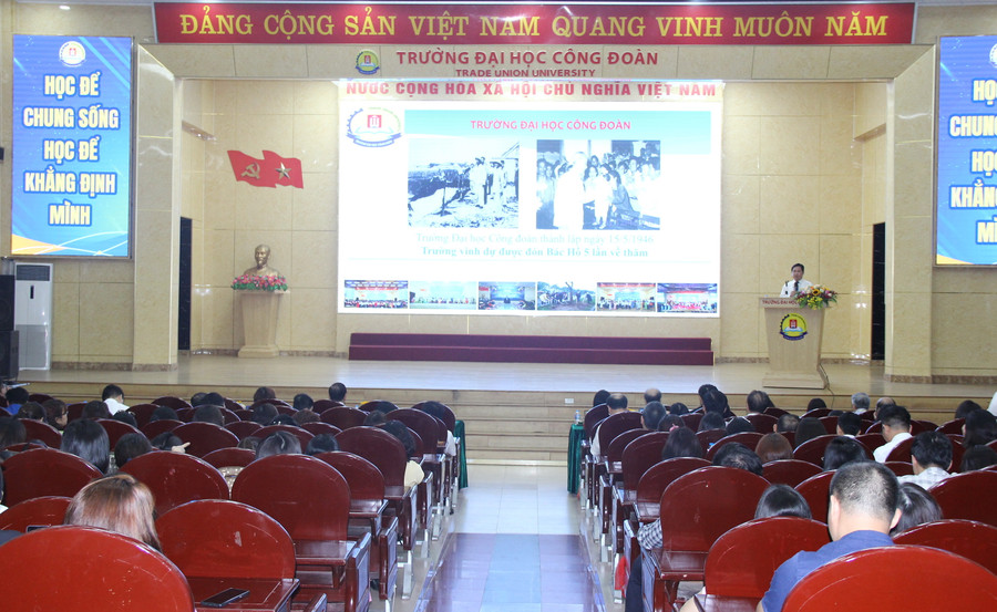 Toàn cảnh buổi khai mạc.