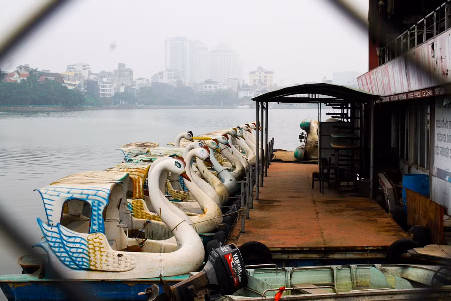 Loạt du thuyền, nhà hàng nổi sang trọng một thời ở Hồ Tây giờ ra sao? ảnh 14