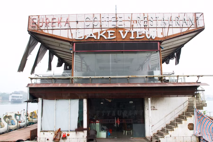 Loạt du thuyền, nhà hàng nổi sang trọng một thời ở Hồ Tây giờ ra sao? ảnh 13